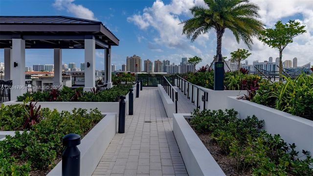 19401 W Dixie Hwy 607, Miami, FL 33180