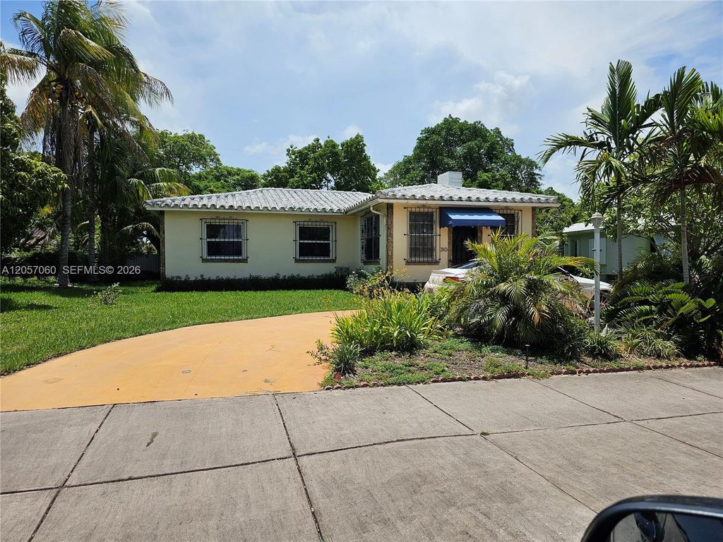 Image 2 of property listing at 310 Ponce De Leon Blvd, Coral Gables, FL 33134