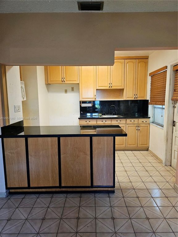 Image 5 of property listing at 310 Ponce De Leon Blvd, Coral Gables, FL 33134