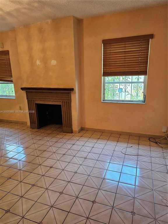 Image 8 of property listing at 310 Ponce De Leon Blvd, Coral Gables, FL 33134