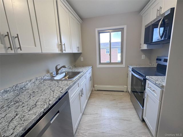 2449 UNION Boulevard 33B, Islip, NY 11751