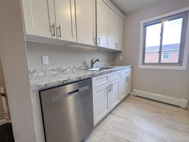 2449 UNION Boulevard 33B, Islip, NY 11751