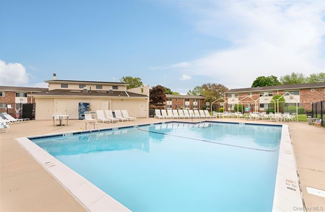 2449 UNION Boulevard 33B, Islip, NY 11751