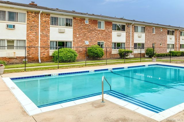 2449 UNION Boulevard 33B, Islip, NY 11751