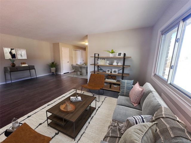 2449 UNION Boulevard 33B, Islip, NY 11751