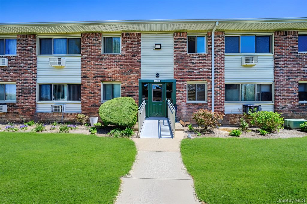 2449 UNION Boulevard 33B, Islip, NY 11751