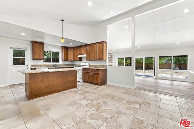 15920 Gledhill Street, Los Angeles, CA 91343