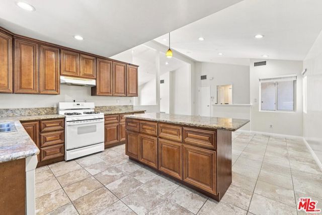 15920 Gledhill Street, Los Angeles, CA 91343