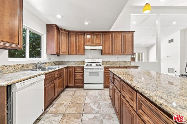15920 Gledhill Street, Los Angeles, CA 91343