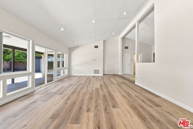 15920 Gledhill Street, Los Angeles, CA 91343