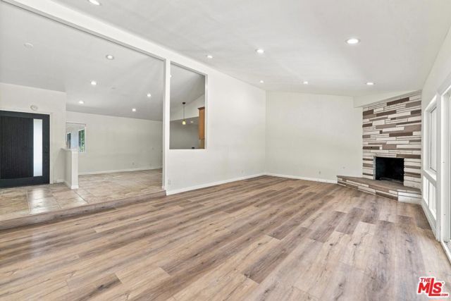 15920 Gledhill Street, Los Angeles, CA 91343
