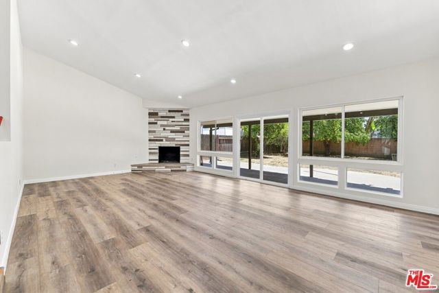 15920 Gledhill Street, Los Angeles, CA 91343