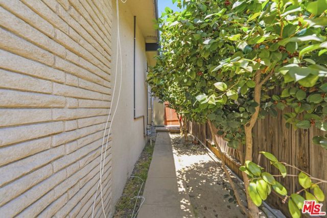 15920 Gledhill Street, Los Angeles, CA 91343