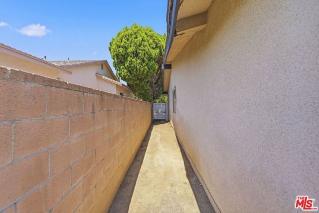 15920 Gledhill Street, Los Angeles, CA 91343