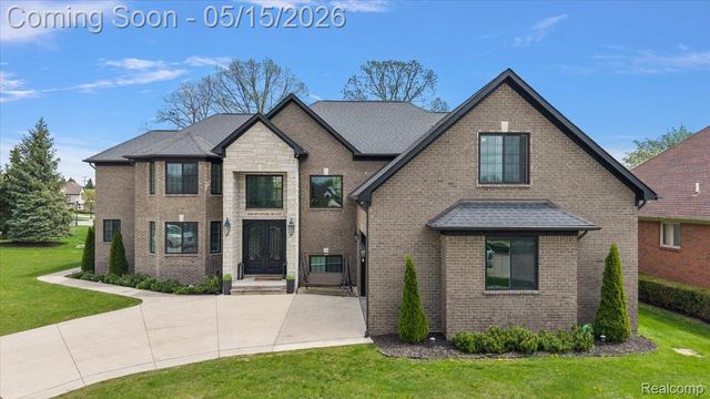46930 Riverpark E, Macomb Township, MI 48044