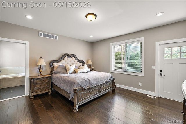 46930 Riverpark E, Macomb Township, MI 48044