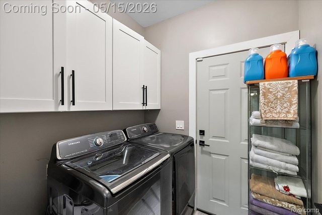 46930 Riverpark E, Macomb Township, MI 48044