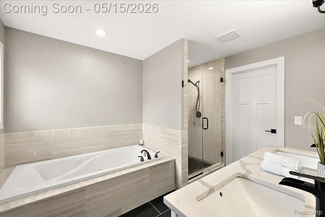46930 Riverpark E, Macomb Township, MI 48044