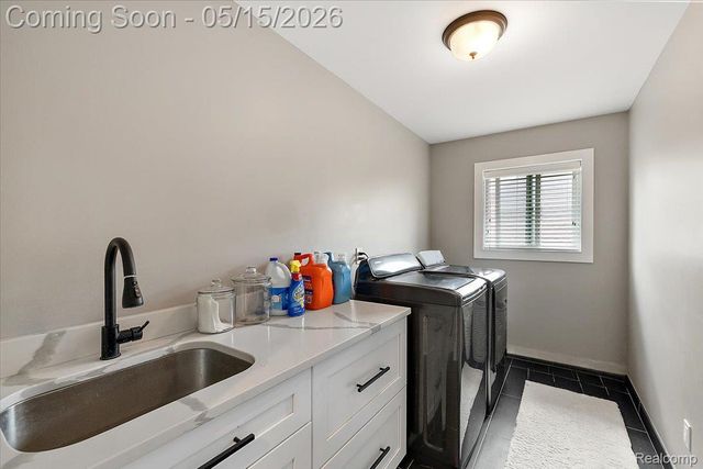 46930 Riverpark E, Macomb Township, MI 48044