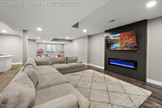 46930 Riverpark E, Macomb Township, MI 48044