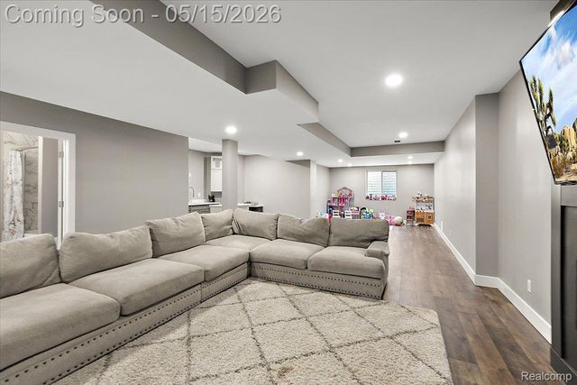 46930 Riverpark E, Macomb Township, MI 48044
