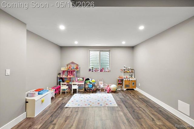 46930 Riverpark E, Macomb Township, MI 48044