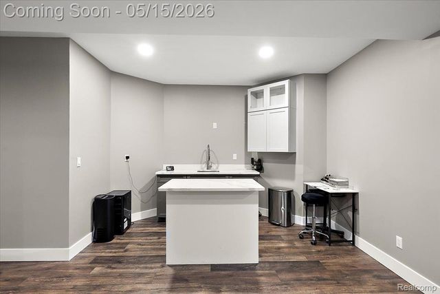 46930 Riverpark E, Macomb Township, MI 48044