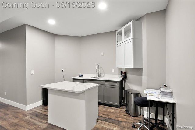 46930 Riverpark E, Macomb Township, MI 48044