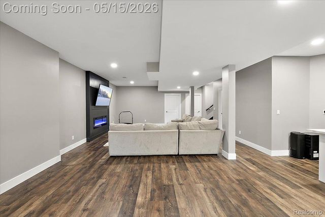 46930 Riverpark E, Macomb Township, MI 48044