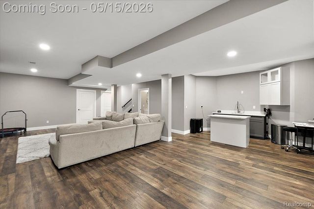 46930 Riverpark E, Macomb Township, MI 48044