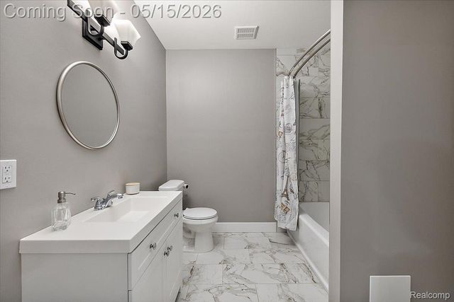 46930 Riverpark E, Macomb Township, MI 48044