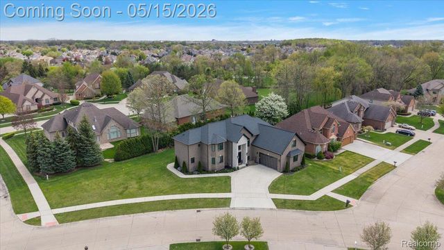 46930 Riverpark E, Macomb Township, MI 48044