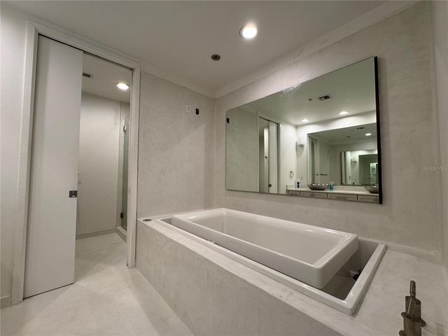 150 E ROBINSON STREET 29B, Orlando, FL 32801