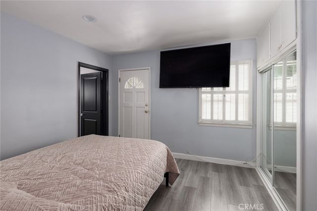 18813 Cantlay St, Reseda, CA 91335