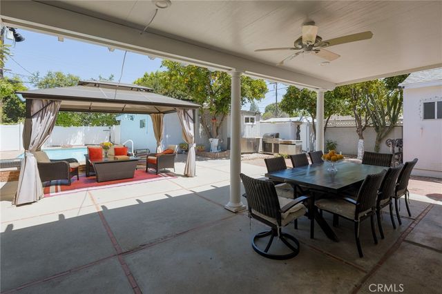 18813 Cantlay St, Reseda, CA 91335