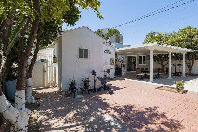 18813 Cantlay St, Reseda, CA 91335
