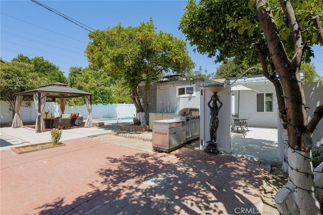 18813 Cantlay St, Reseda, CA 91335