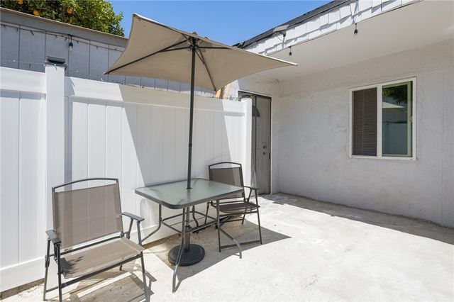 18813 Cantlay St, Reseda, CA 91335