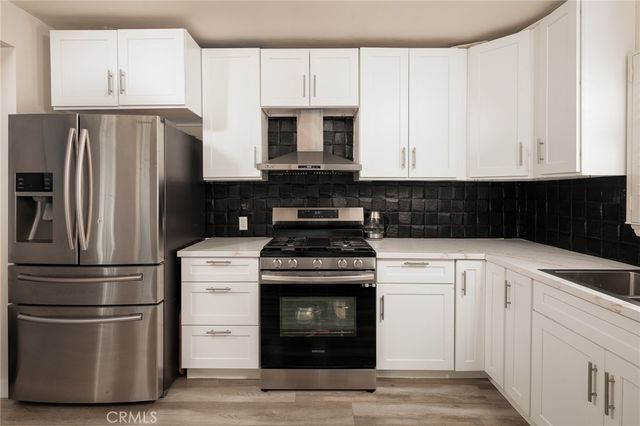 18813 Cantlay St, Reseda, CA 91335
