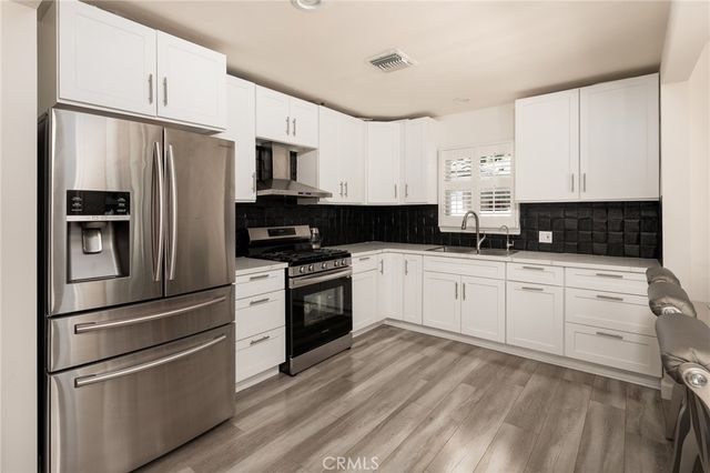 18813 Cantlay St, Reseda, CA 91335