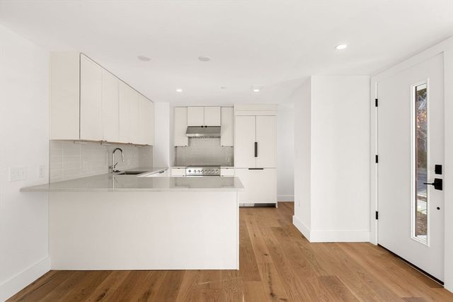 8 Elm Street 8, Newton, MA 02465