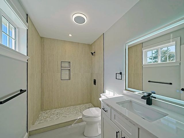 1905 River St 1905, Boston, MA 02136