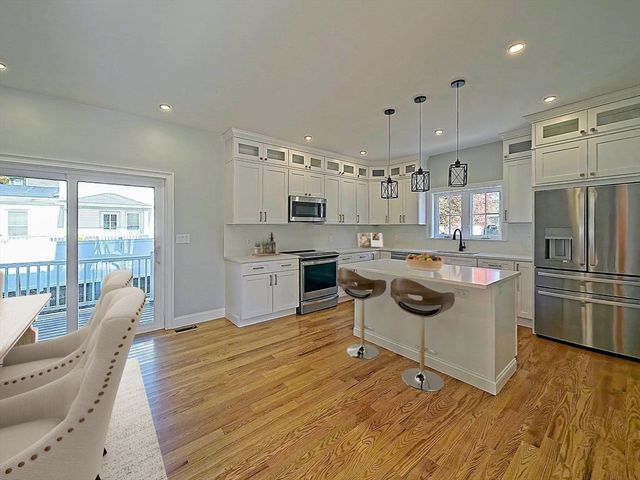 1905 River St 1905, Boston, MA 02136