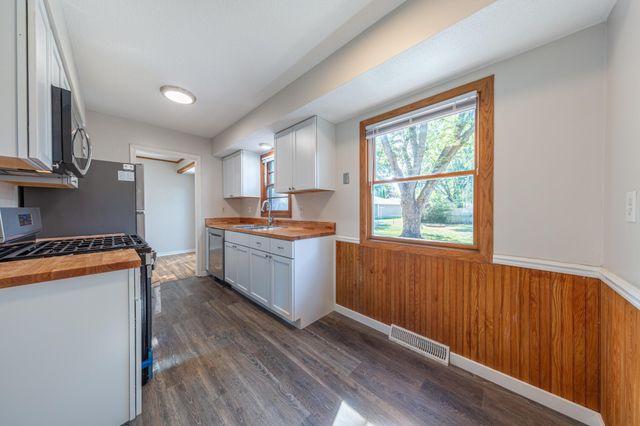 11157 Madison Street NE, Blaine, MN 55434