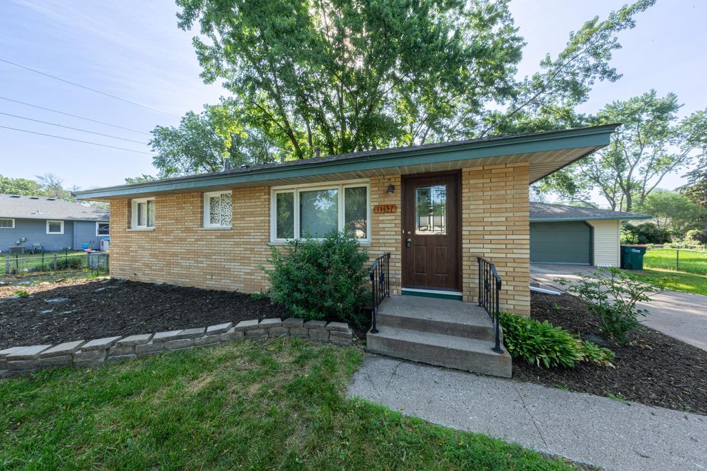 11157 Madison Street NE, Blaine, MN 55434
