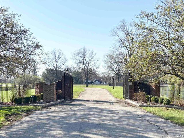 320 Eastfield Drive, East Peoria, IL 61611