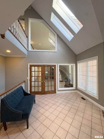 320 Eastfield Drive, East Peoria, IL 61611