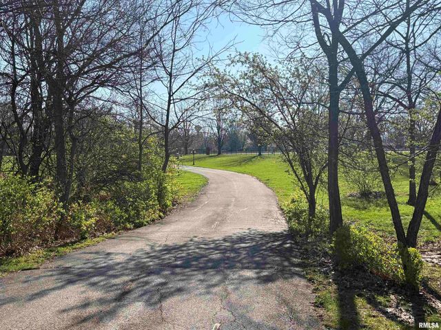 320 Eastfield Drive, East Peoria, IL 61611