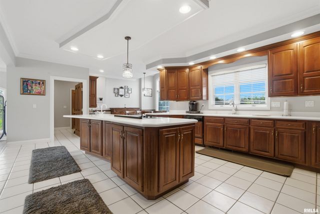 320 Eastfield Drive, East Peoria, IL 61611