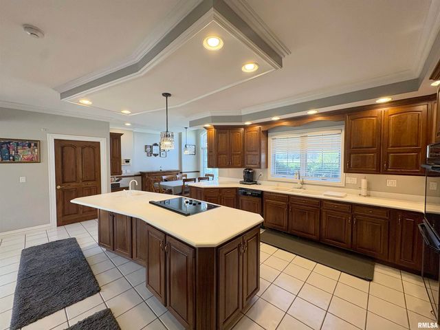 320 Eastfield Drive, East Peoria, IL 61611